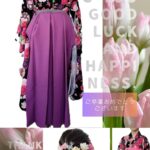 小学校の卒業式を迎えたお嬢様の袴着付けとヘアセットのコラージュ画像。黒地にビビッドなピンクと白の花柄の着物に、紫色の袴を合わせたコーディネート。パールの髪飾りを使った編み下ろしのヘアスタイル。出張着付けヘアメイクめいりんや。